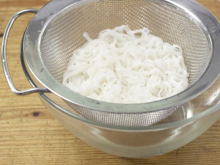 Reisnudeln mit Putenbrust Zubereitung Schritt 1 Reisnudeln mit Putenbrust Zubereitung Schritt 1