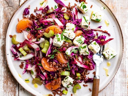Reissalat mit Rotkohl, Clementinen und Feta
