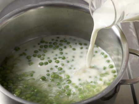 Reistürmchen mit Erbsensauce Zubereitung Schritt 3 Reistürmchen mit Erbsensauce Zubereitung Schritt 3