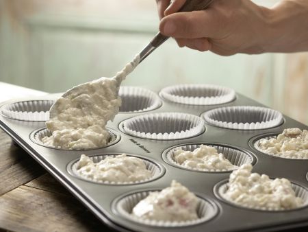 Rhabarber-Limetten-Muffins Zubereitung Schritt 6 Rhabarber-Limetten-Muffins Zubereitung Schritt 6