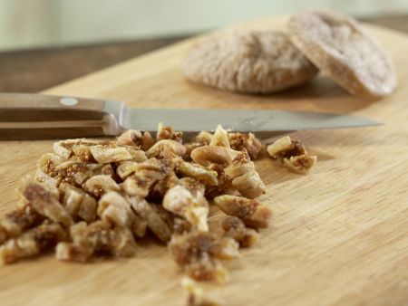 Rhabarber-Streusel-Auflauf Zubereitung Schritt 2 Rhabarber-Streusel-Auflauf Zubereitung Schritt 2
