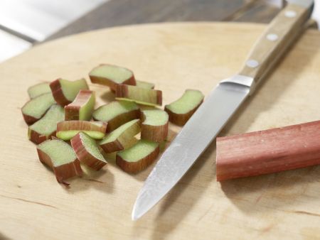 Rhabarberkuchen im Glas Zubereitung Schritt 1 Rhabarberkuchen im Glas Zubereitung Schritt 1
