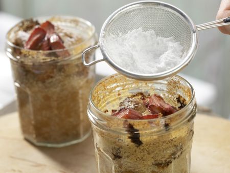 Rhabarberkuchen im Glas Zubereitung Schritt 6 Rhabarberkuchen im Glas Zubereitung Schritt 6