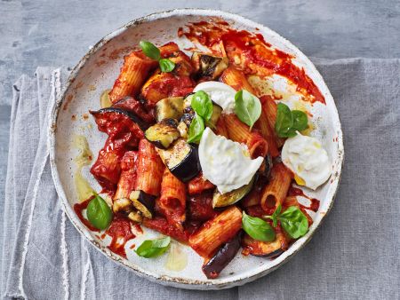 Rigatoni alla Norma mit Burrata