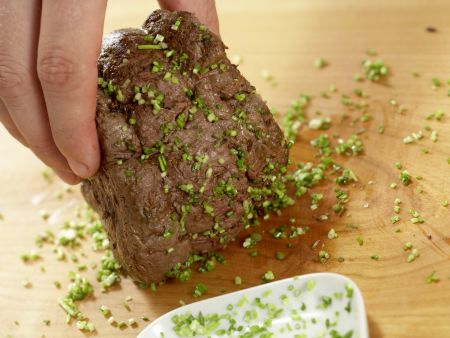 Rinderfilet im Kräutergewürzmantel Zubereitung Schritt 11 Rinderfilet im Kräutergewürzmantel Zubereitung Schritt 11