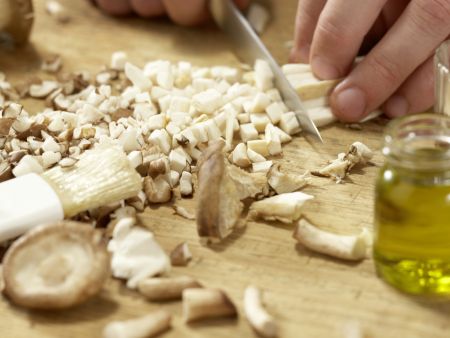 Rinderfiletbraten mit Pilzfüllung Zubereitung Schritt 1 Rinderfiletbraten mit Pilzfüllung Zubereitung Schritt 1