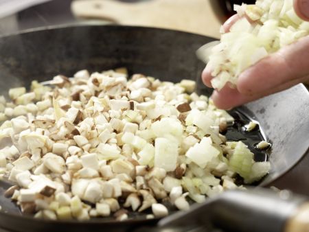 Rinderfiletbraten mit Pilzfüllung Zubereitung Schritt 3 Rinderfiletbraten mit Pilzfüllung Zubereitung Schritt 3