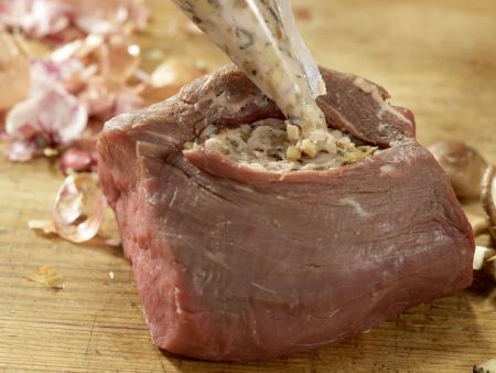 Rinderfiletbraten mit Pilzfüllung Zubereitung Schritt 6 Rinderfiletbraten mit Pilzfüllung Zubereitung Schritt 6