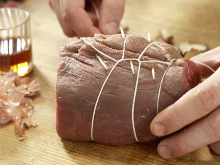 Rinderfiletbraten mit Pilzfüllung Zubereitung Schritt 7 Rinderfiletbraten mit Pilzfüllung Zubereitung Schritt 7
