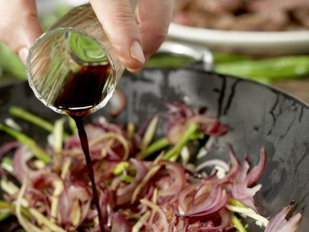 Rindfleisch-Bohnen-Wok Zubereitung Schritt 9 Rindfleisch-Bohnen-Wok Zubereitung Schritt 9