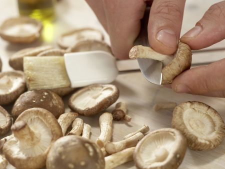 Rindfleisch-Shiitake-Wok Zubereitung Schritt 1 Rindfleisch-Shiitake-Wok Zubereitung Schritt 1