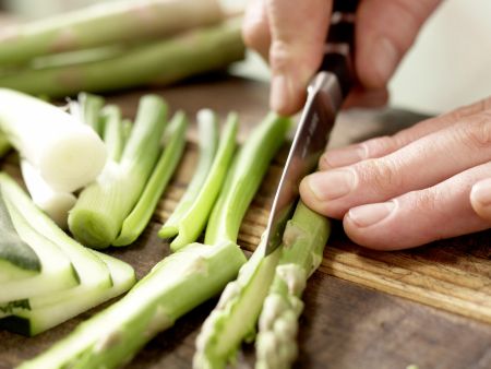 Rindfleischspieße mit grünem Spargel Zubereitung Schritt 7 Rindfleischspieße mit grünem Spargel Zubereitung Schritt 7