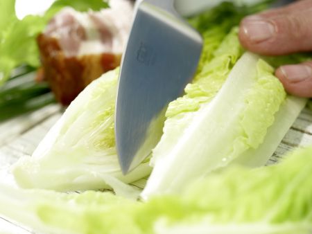 Römersalat mit Roquefort Zubereitung Schritt 1 Römersalat mit Roquefort Zubereitung Schritt 1