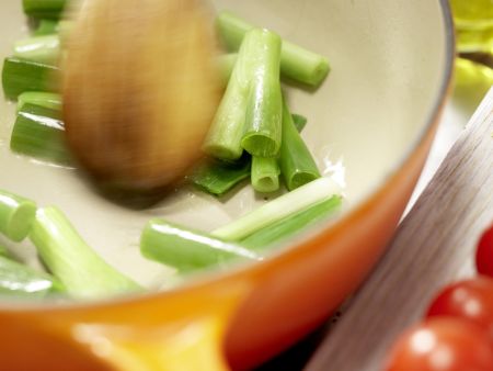 Romanesco-Kohlrabi-Ragout Zubereitung Schritt 5 Romanesco-Kohlrabi-Ragout Zubereitung Schritt 5