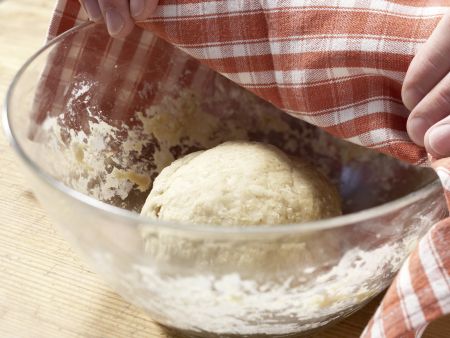Rosinenschnecken mit Walnüssen Zubereitung Schritt 3 Rosinenschnecken mit Walnüssen Zubereitung Schritt 3