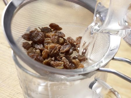 Rosinenschnecken mit Walnüssen Zubereitung Schritt 4 Rosinenschnecken mit Walnüssen Zubereitung Schritt 4