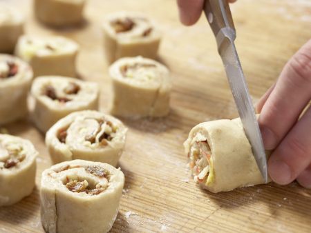 Rosinenschnecken mit Walnüssen Zubereitung Schritt 7 Rosinenschnecken mit Walnüssen Zubereitung Schritt 7