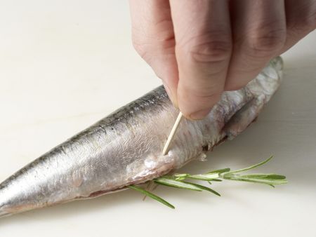 Rosmarin-Sardinen Zubereitung Schritt 3 Rosmarin-Sardinen Zubereitung Schritt 3