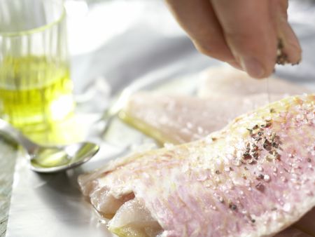 Rotbarben in Folie Zubereitung Schritt 6 Rotbarben in Folie Zubereitung Schritt 6