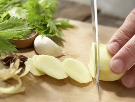 Rotbarbenfilets im Ingwersud Zubereitung Schritt 1 Rotbarbenfilets im Ingwersud Zubereitung Schritt 1