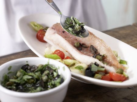 Rotbarschfilet mit Kirschtomaten Zubereitung Schritt 7 Rotbarschfilet mit Kirschtomaten Zubereitung Schritt 7