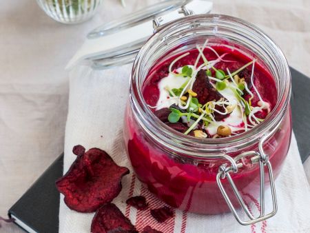 Rote-Bete-Apfel-Creme-Suppe im Glas