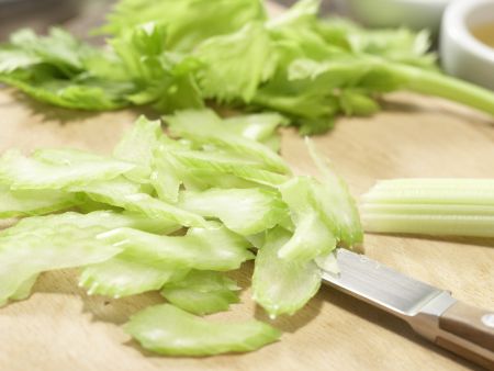 Rote-Bete-Salat mit Putenbrust Zubereitung Schritt 1 Rote-Bete-Salat mit Putenbrust Zubereitung Schritt 1