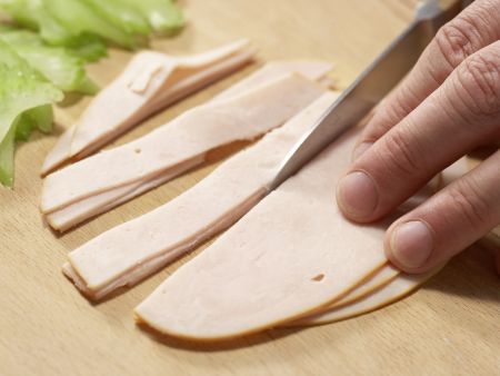 Rote-Bete-Salat mit Putenbrust Zubereitung Schritt 2 Rote-Bete-Salat mit Putenbrust Zubereitung Schritt 2