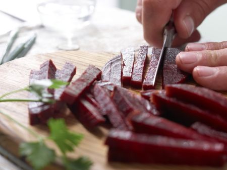 Rote-Bete-Salat Zubereitung Schritt 2 Rote-Bete-Salat Zubereitung Schritt 2