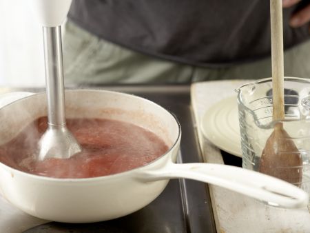 Rote-Bete-Suppe mit Kartoffeln Zubereitung Schritt 3 Rote-Bete-Suppe mit Kartoffeln Zubereitung Schritt 3