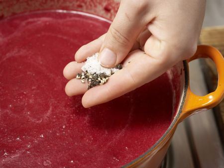 Rote-Bete-Suppe mit Lebkuchengewürz Zubereitung Schritt 10 Rote-Bete-Suppe mit Lebkuchengewürz Zubereitung Schritt 10