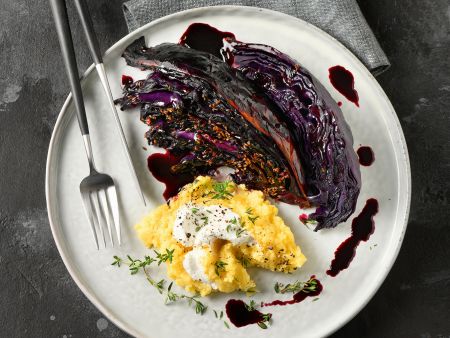 Rotkohl aus dem Ofen mit Ziegenfrischkäse-Polenta