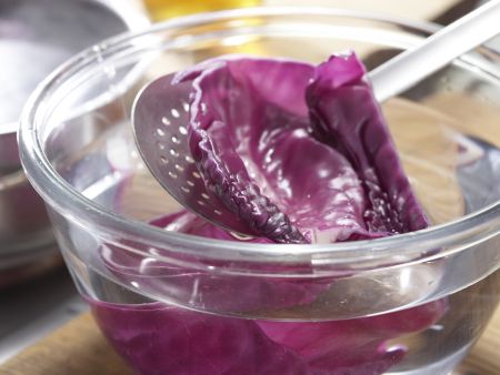 Rotkohl-Kartoffel-Gratin Zubereitung Schritt 2 Rotkohl-Kartoffel-Gratin Zubereitung Schritt 2