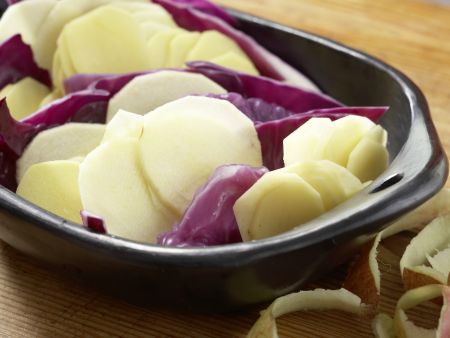 Rotkohl-Kartoffel-Gratin Zubereitung Schritt 3 Rotkohl-Kartoffel-Gratin Zubereitung Schritt 3