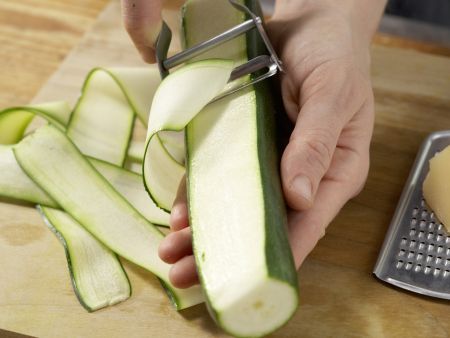 Rouladen mit Zucchinifüllung Zubereitung Schritt 1 Rouladen mit Zucchinifüllung Zubereitung Schritt 1