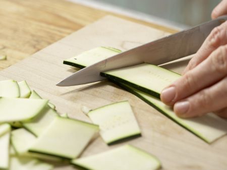 Rouladen mit Zucchinifüllung Zubereitung Schritt 7 Rouladen mit Zucchinifüllung Zubereitung Schritt 7