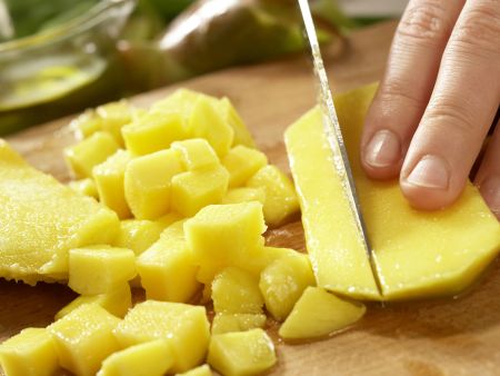 Rucola-Mango-Salat Zubereitung Schritt 2 Rucola-Mango-Salat Zubereitung Schritt 2