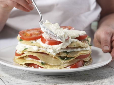 Rucola-Pfannkuchentorte Zubereitung Schritt 8 Rucola-Pfannkuchentorte Zubereitung Schritt 8