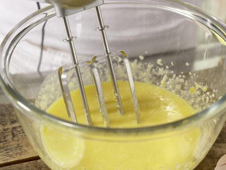Rührteig mit Öl und Apfelmus Zubereitung Schritt 2 Rührteig mit Öl und Apfelmus Zubereitung Schritt 2