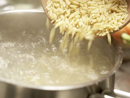 Safran-Gemüse-Suppe Zubereitung Schritt 1 Safran-Gemüse-Suppe Zubereitung Schritt 1