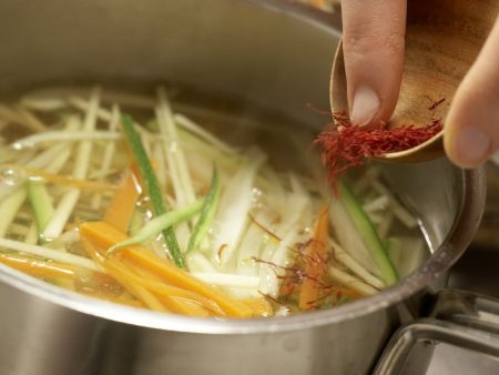 Safran-Gemüse-Suppe Zubereitung Schritt 7 Safran-Gemüse-Suppe Zubereitung Schritt 7