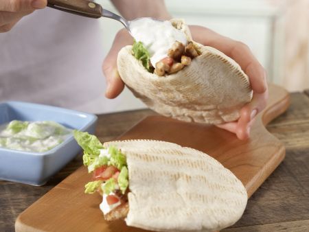 Saftige Puten-Döner Zubereitung Schritt 8 Saftige Puten-Döner Zubereitung Schritt 8