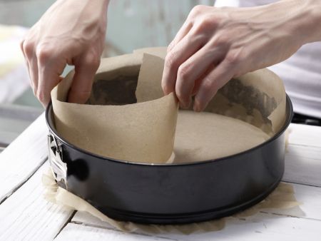 Saftiger Möhren-Nuss-Kuchen Zubereitung Schritt 1 Saftiger Möhren-Nuss-Kuchen Zubereitung Schritt 1
