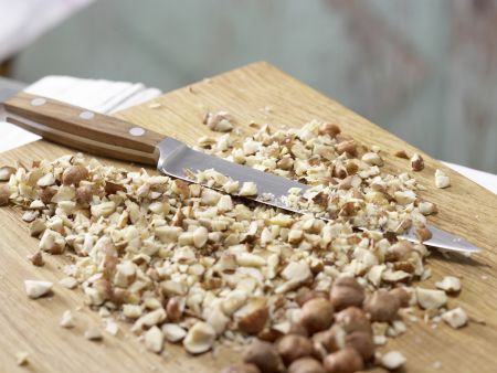 Saftiger Möhren-Nuss-Kuchen Zubereitung Schritt 2 Saftiger Möhren-Nuss-Kuchen Zubereitung Schritt 2