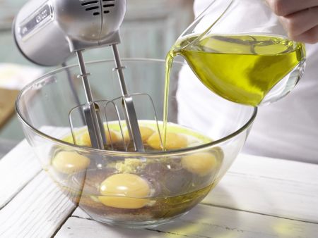 Saftiger Möhren-Nuss-Kuchen Zubereitung Schritt 4 Saftiger Möhren-Nuss-Kuchen Zubereitung Schritt 4