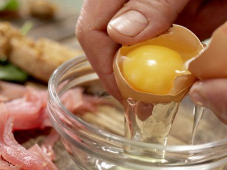 Salat mit pochiertem Ei und Lachsschinken Zubereitung Schritt 5 Salat mit pochiertem Ei und Lachsschinken Zubereitung Schritt 5