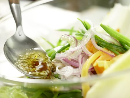 Salatschüssel mit Räucherhähnchen Zubereitung Schritt 11 Salatschüssel mit Räucherhähnchen Zubereitung Schritt 11