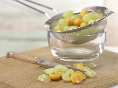 Sanddorn-Quark-Müsli Zubereitung Schritt 4 Sanddorn-Quark-Müsli Zubereitung Schritt 4