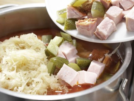 Sauerkrautsuppe mit Kassler Zubereitung Schritt 6 Sauerkrautsuppe mit Kassler Zubereitung Schritt 6