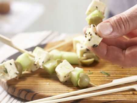 Schafskäsespieße Zubereitung Schritt 7 Schafskäsespieße Zubereitung Schritt 7